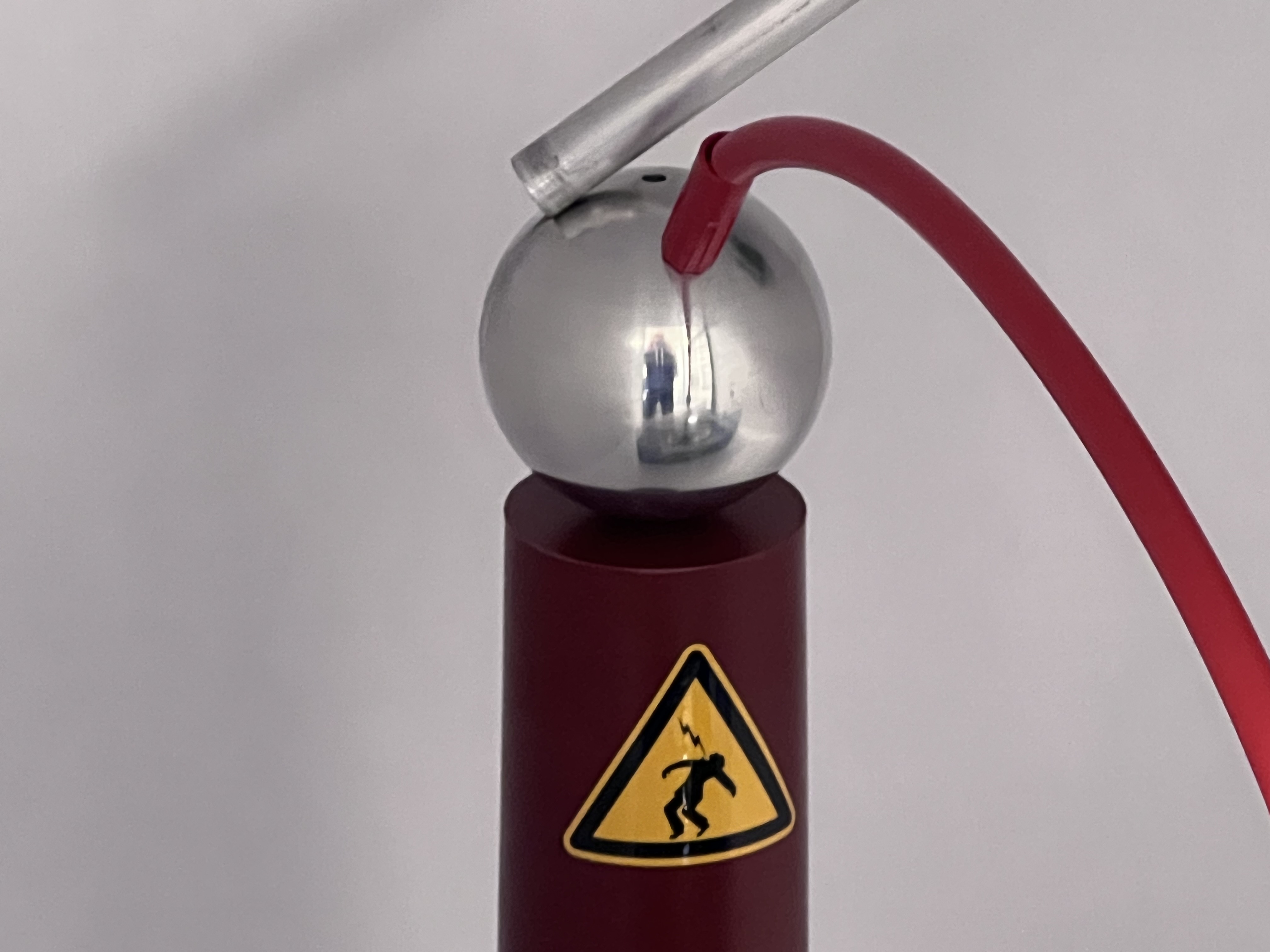 Durchschlagfestigkeit und LNP Universalhärte gallery item